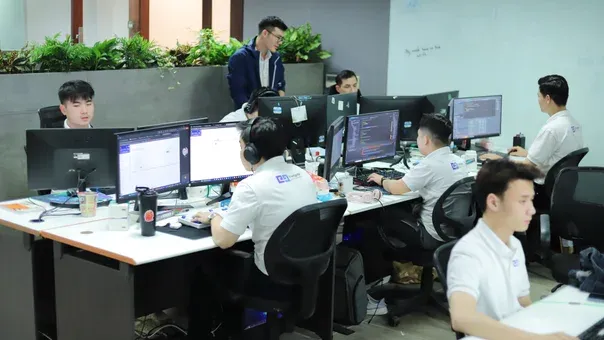 Engineering floor with teams working at monitor-equipped desks